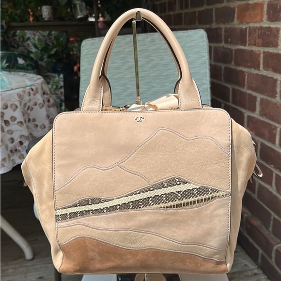 Tory Burch tote crossbody. Landscape design. Great condition. Neutral colors - Picture 14 of 14